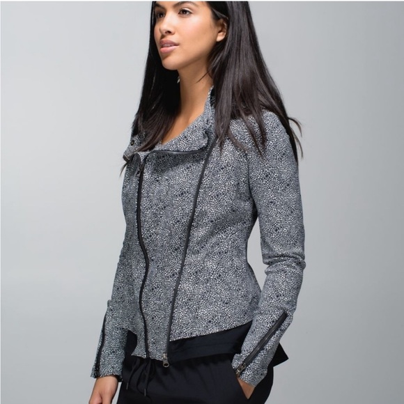 Lululemon Bust A Move Jacket! - Picture 5 of 16